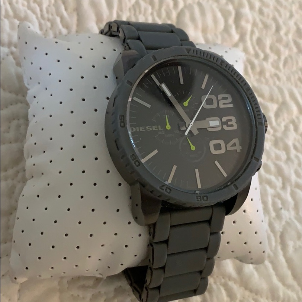 Men’s watch dark grey.